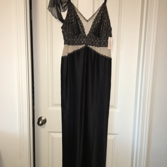 Lane Bryant Other - 🌈HOST PICK🌈NWT LANE BRYANT black gown w/ lace